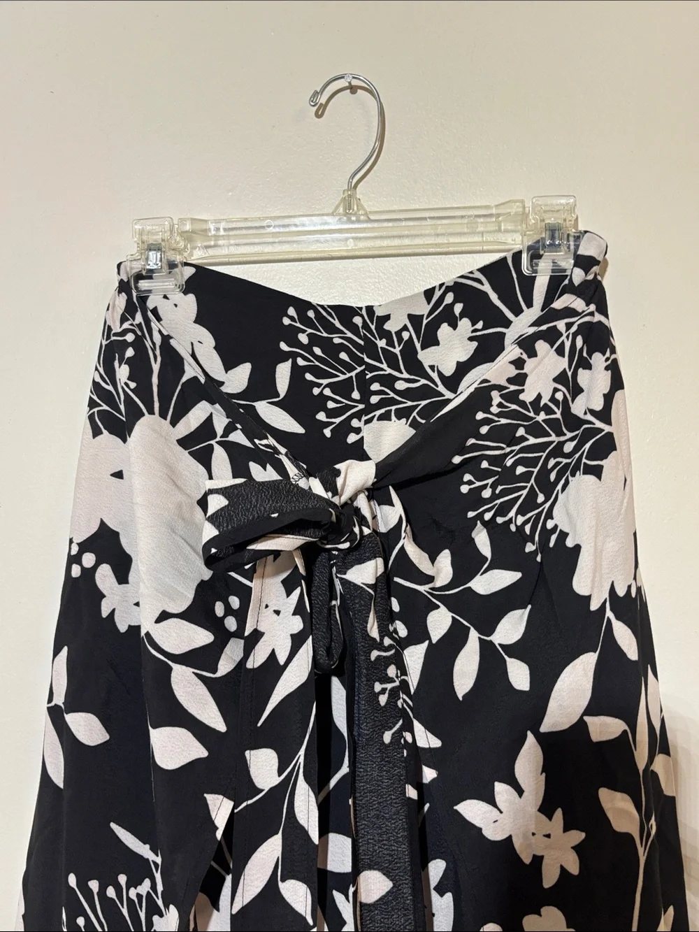 Hutch anthropologie black